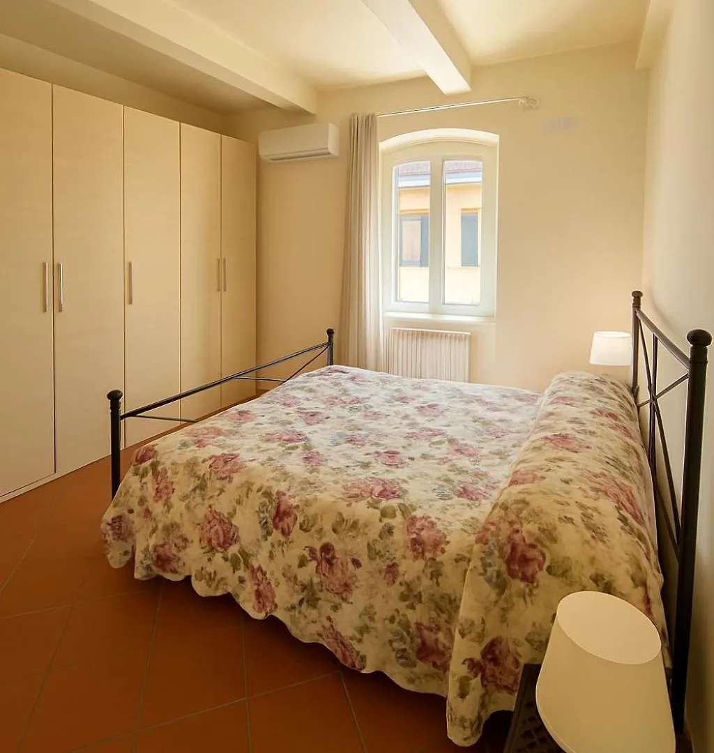 L'Orologio Matto Villa Marina Di Carrara